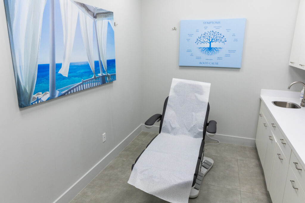 One of the treatment chairs at Hermann Aesthetics, where patients relax while undergoing their body sculpting in Tampa procedures.